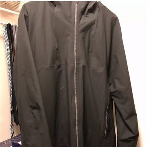 Lululemon Einn Shell XL